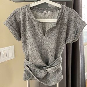gap t-shirt. size small. grey color.